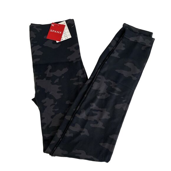 New SPANX Ecocare Seamless Leggings Black Camo 20344R High Waisted M NWT - Picture 1 of 8